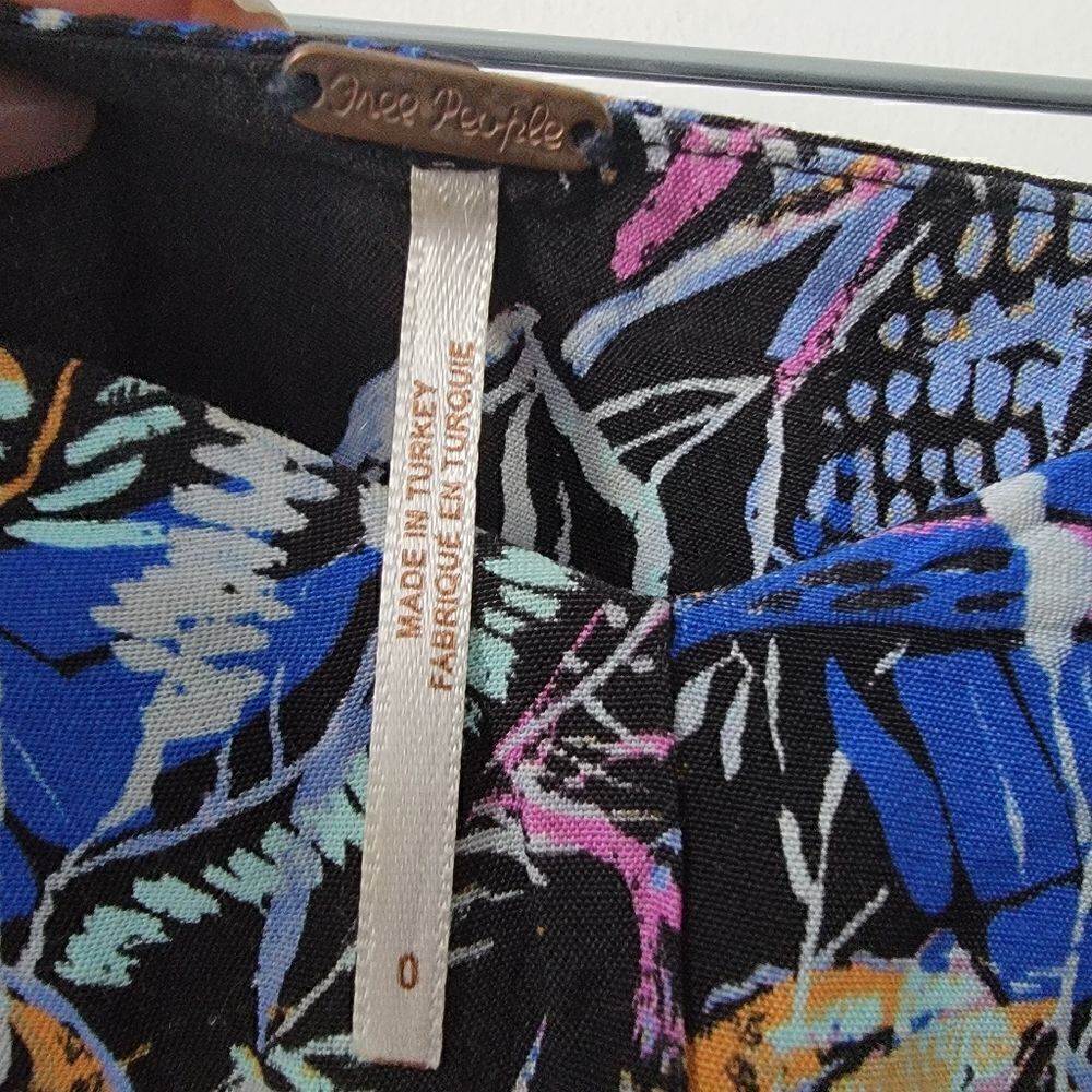 FREE PEOPLE Boho Floral Print Shorts Multicolor Black, Blue, Pink Size 0 - Picture 4 of 6